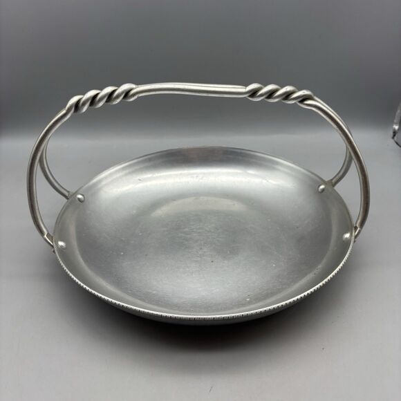 Vintage BW Buenilum Smooth Aluminum Round Metal Tray w/ Twisted handle 9" - Picture 1 of 12